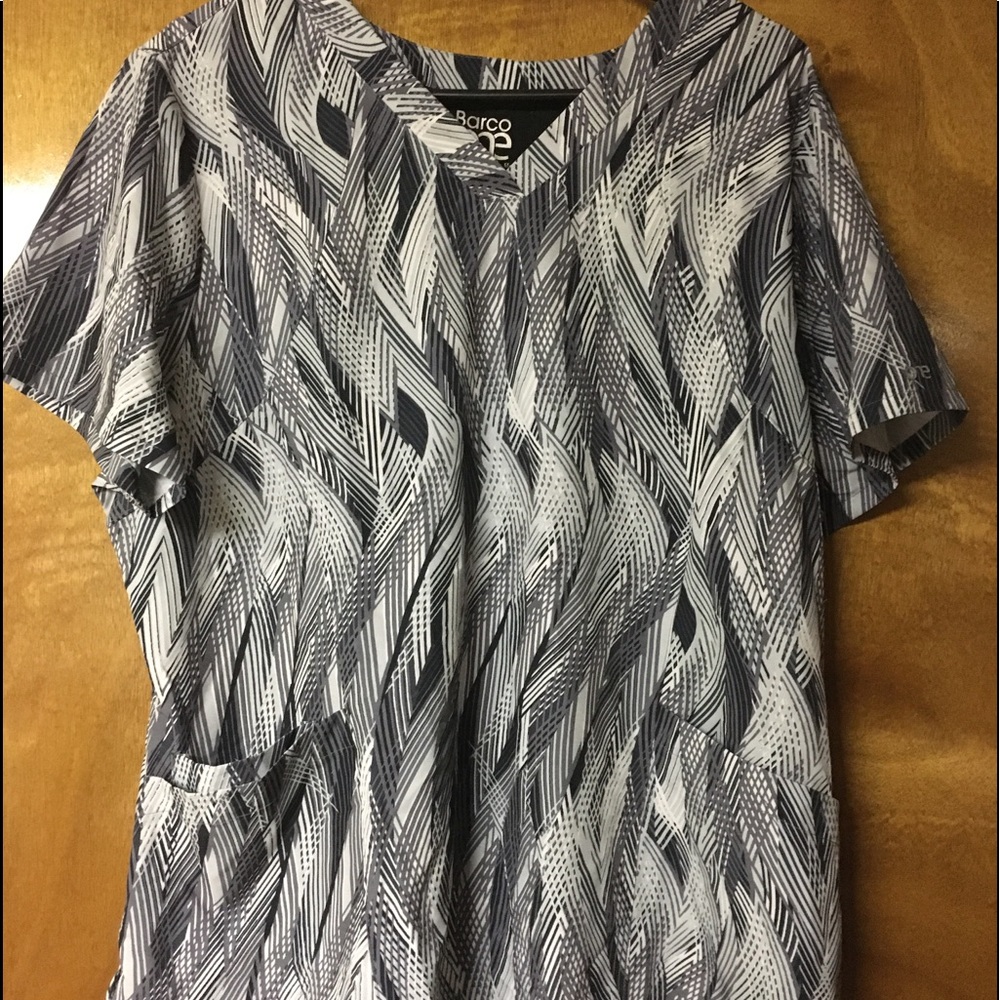 Barco Uniforms Scrub top •2X 💕🌸